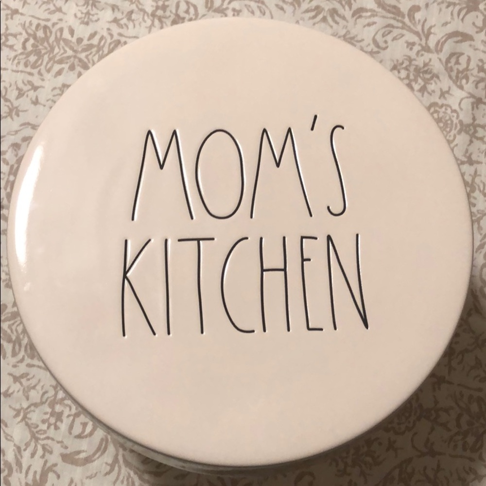 Rae Dunn cake stand (MOM’S KITCHEN)